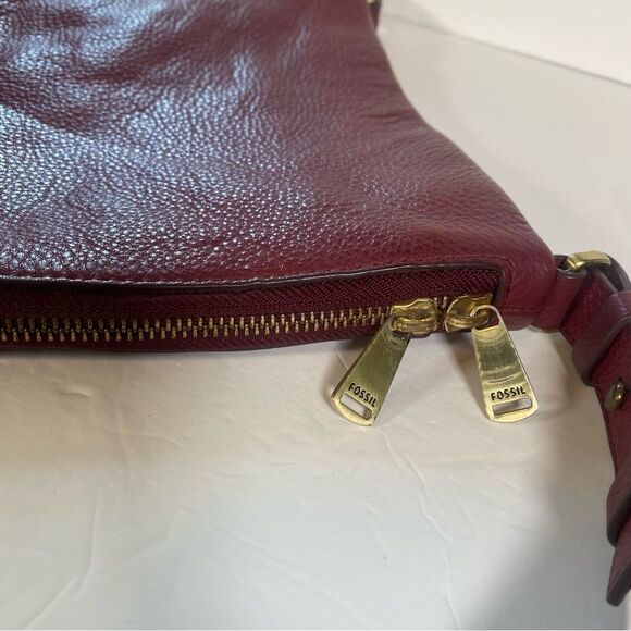 Fossil Vintage Burgundy Pebble Leather Purse W/Adjustable Zipper Sides - Picture 8 of 14